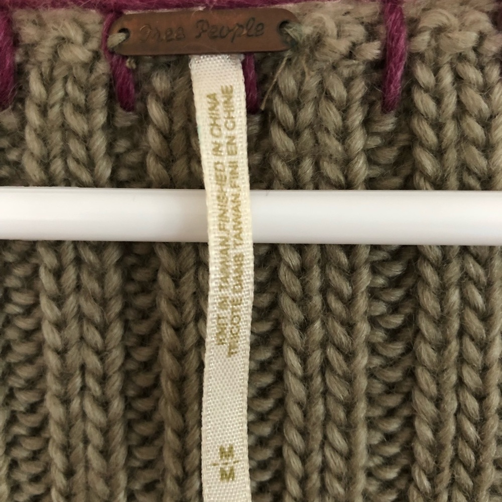 Free People ✨Host Pick ✨Beautiful Olive Green Sweater, M - Picture 4 of 6